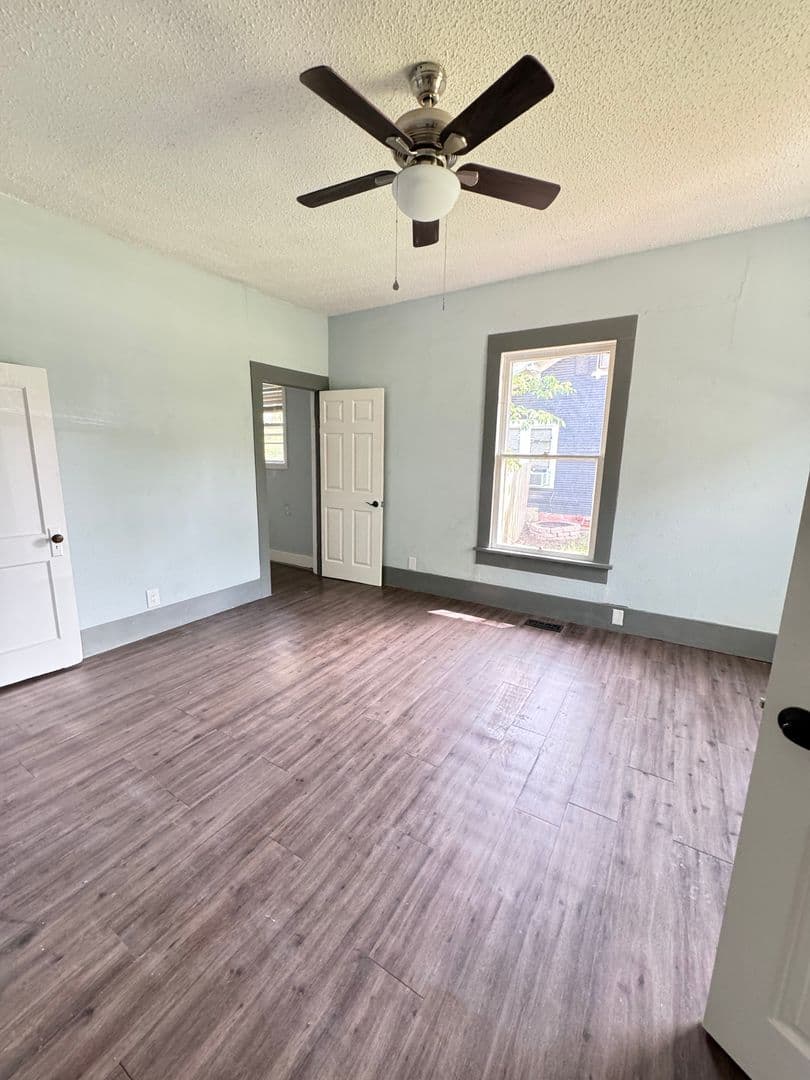 Ardmore House: 208 B SW