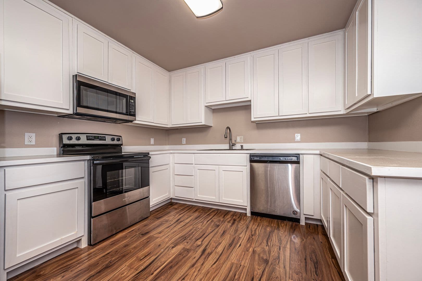 Ardmore House: 1733 Salisbury