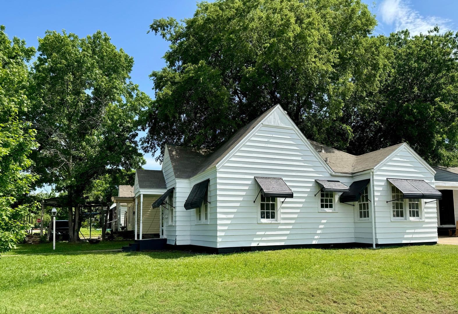 Ardmore House: 902 Burch