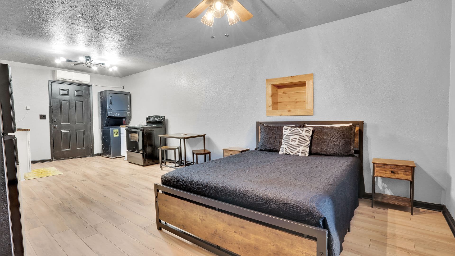 Ardmore Apartment: 19 2nd St NE