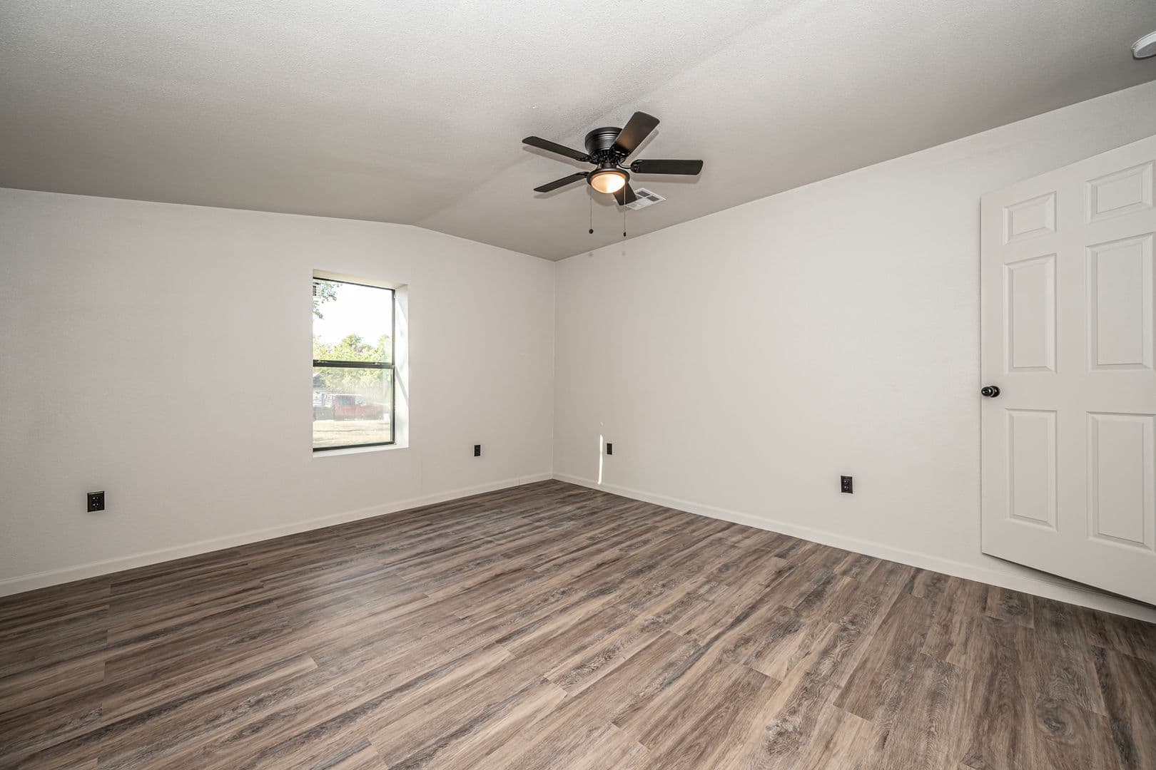 ardmore Apartment: 735 8th nw
