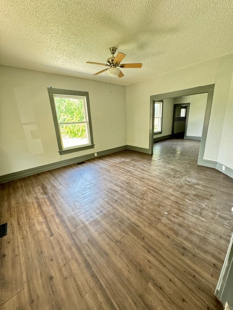 Ardmore House: 208 B SW