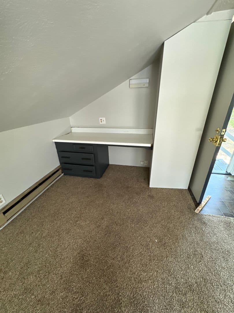 Ardmore Apartment: 209 11th AVE NW