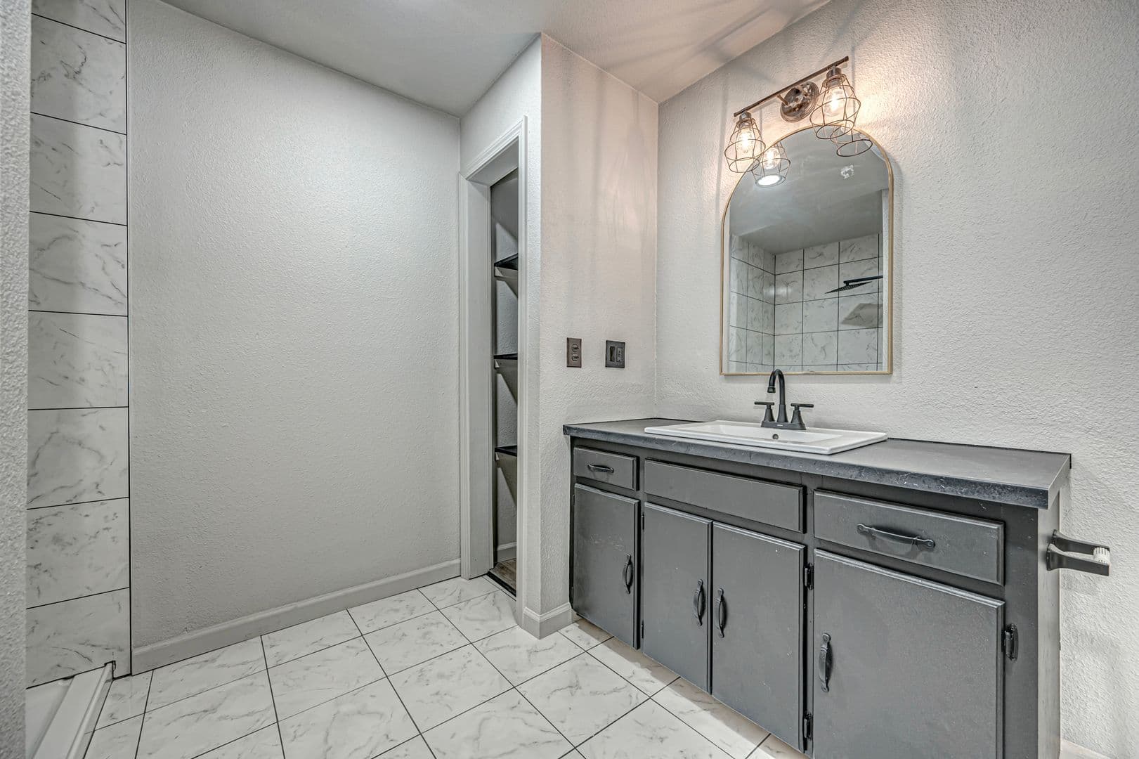 ardmore Apartment: 735 8th nw