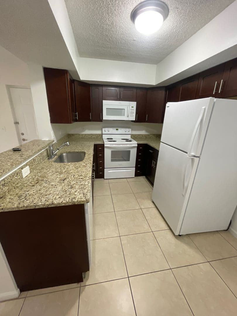Coconut Creek Apartment: 5500 NW 61 Street