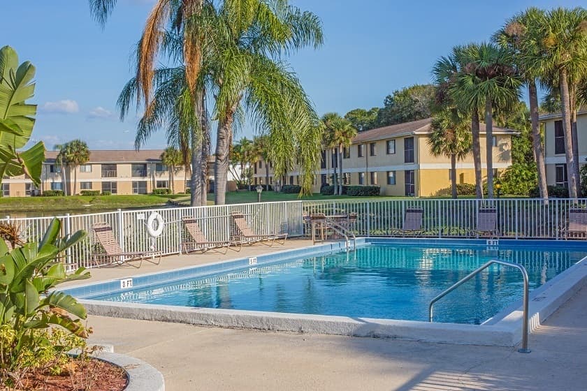 Largo Apartment: Monterey Lakes Apartments