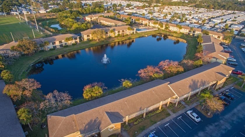 Largo Apartment: Monterey Lakes Apartments