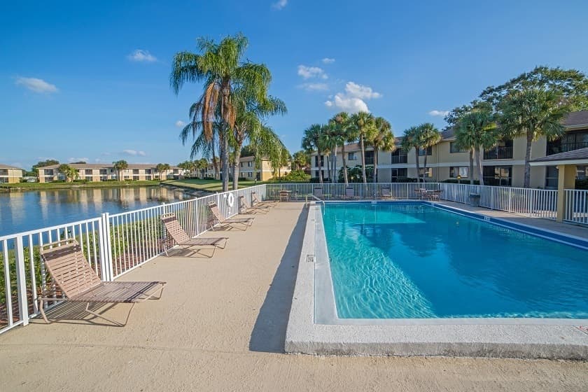 Largo Apartment: Monterey Lakes Apartments