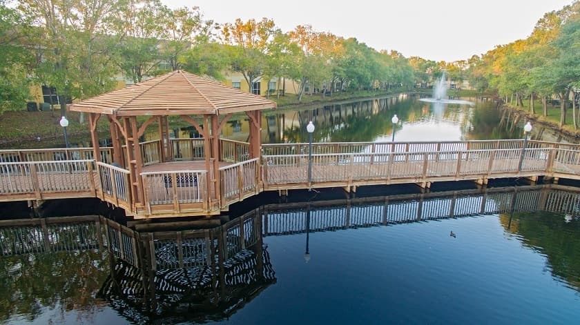 Largo Apartment: Monterey Lakes Apartments