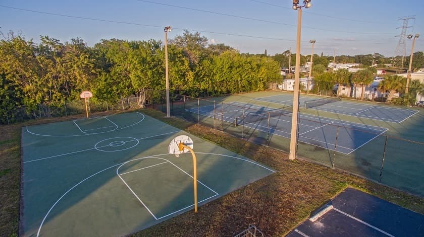 Largo Apartment: Monterey Lakes Apartments