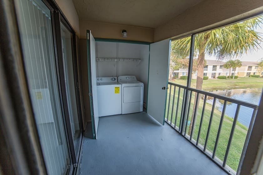 Largo Apartment: Monterey Lakes Apartments