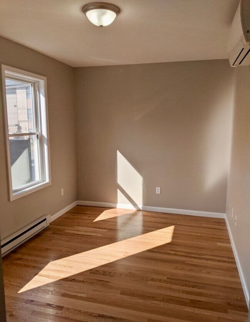 Ithaca Apartment: 209 Meadow St