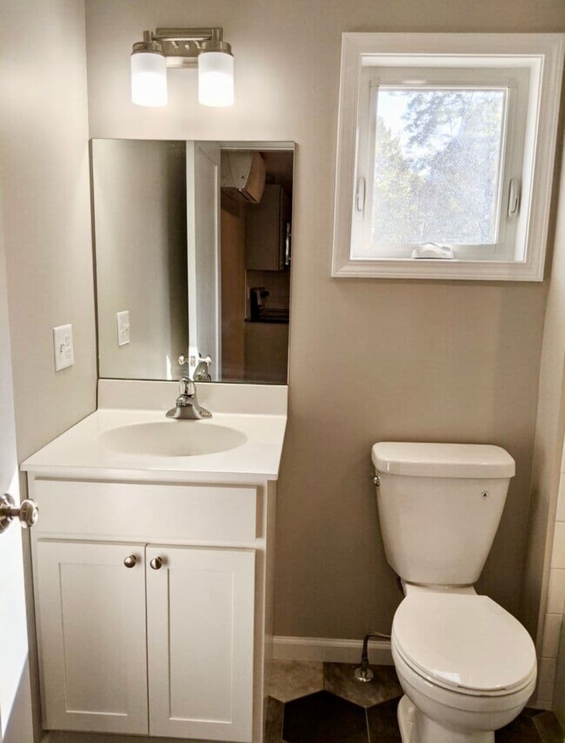Ithaca Apartment: 209 Meadow St