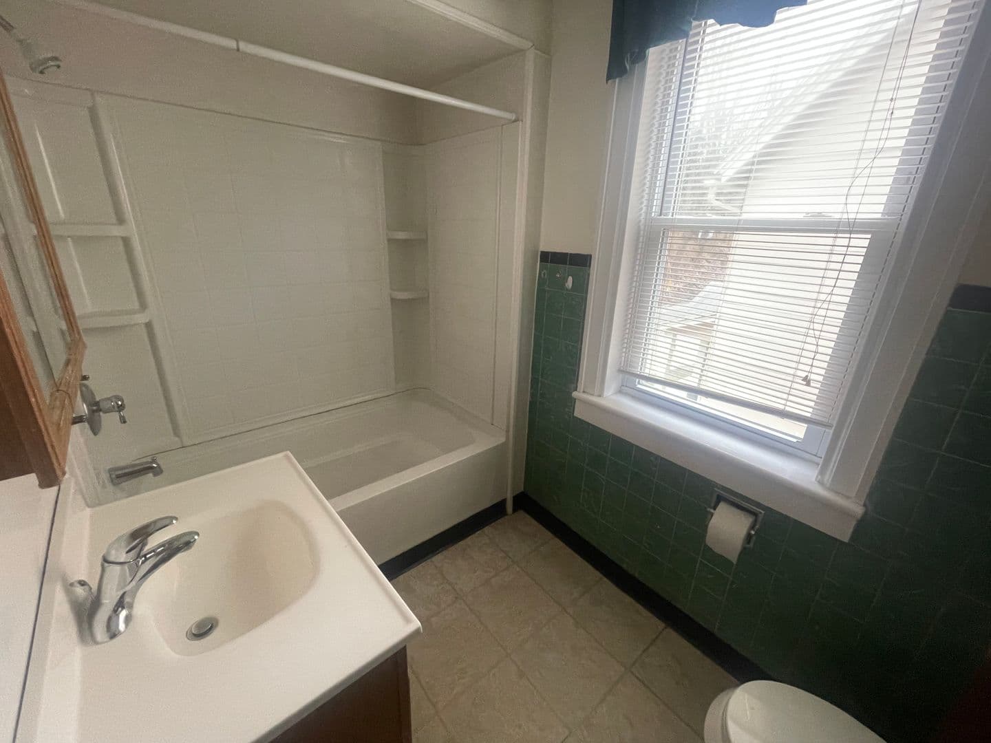 Ithaca Apartment: 215 Giles St