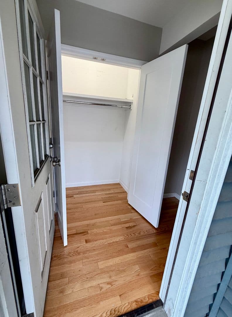 Ithaca Apartment: 209 Meadow St