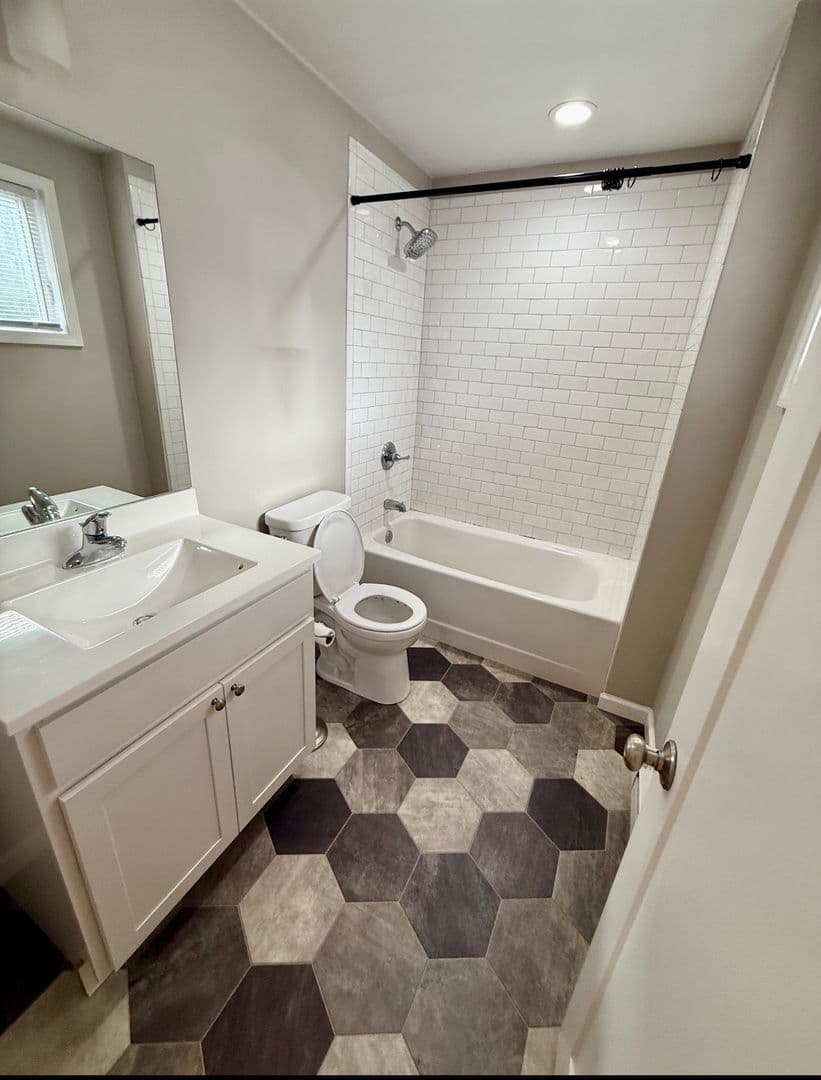 Ithaca Apartment: 209 Meadow St