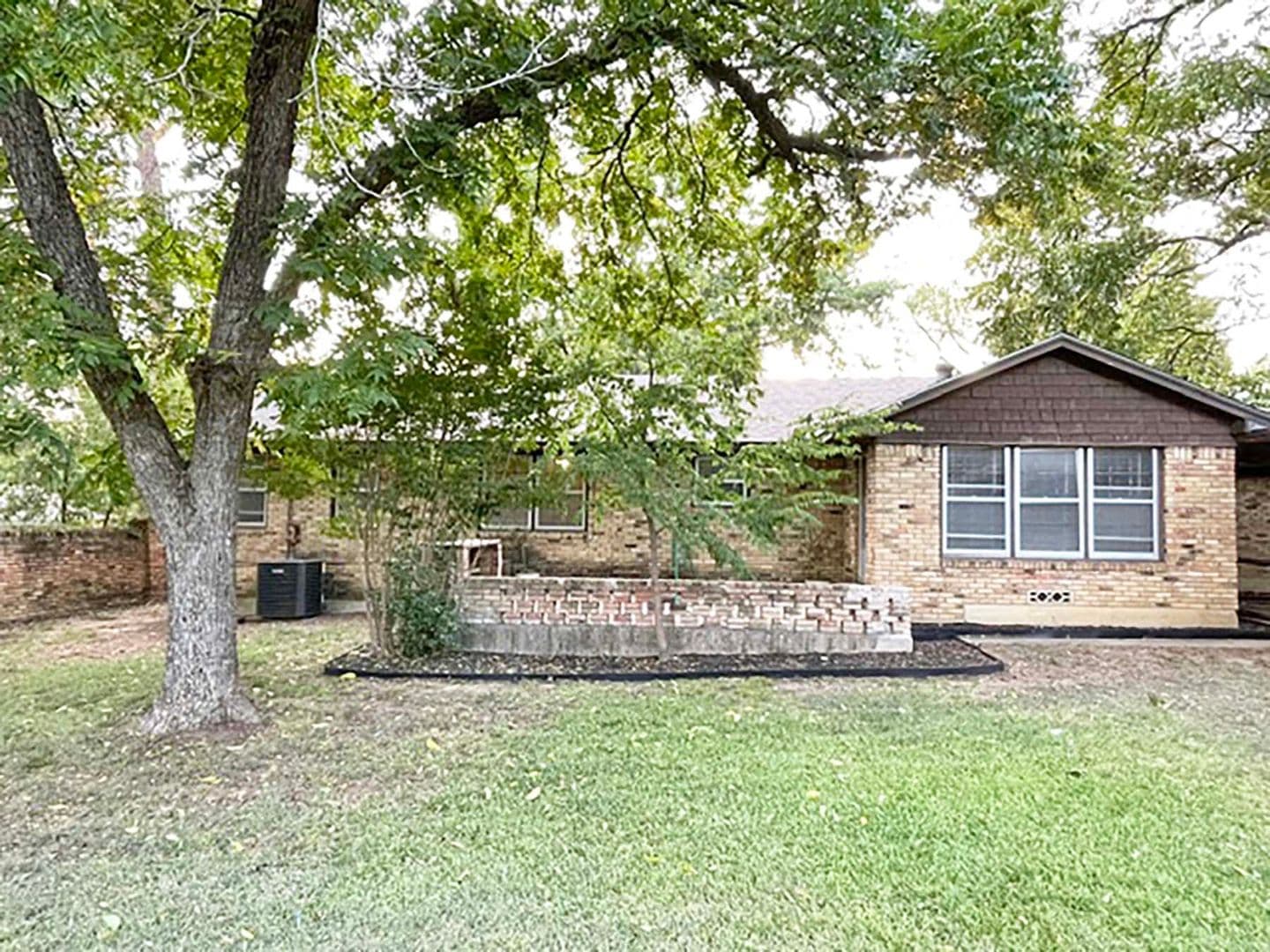 Denton House: 2710 Crestwood Ct