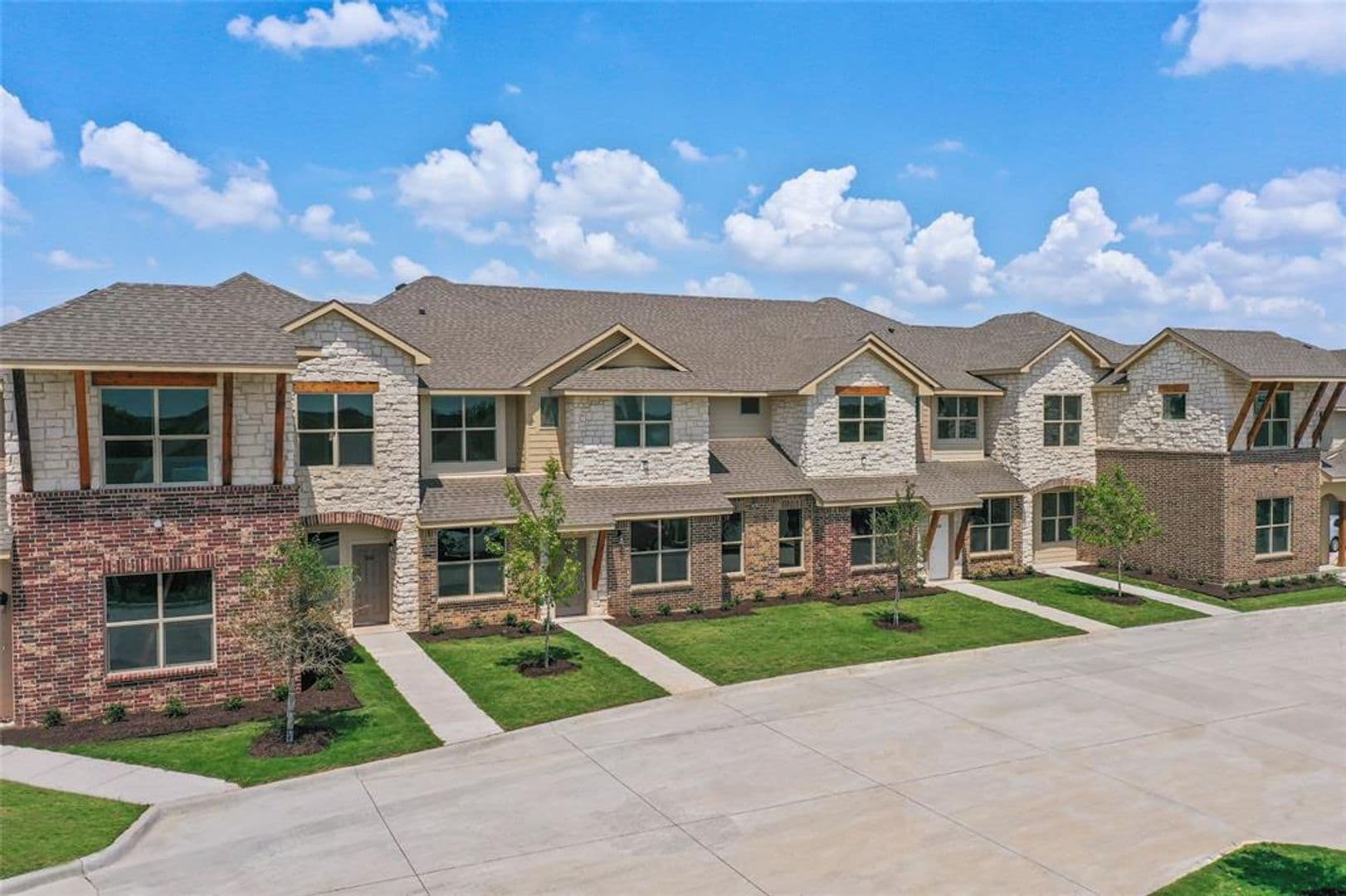 Argyle Townhome: 3605 S Bonnie Brae