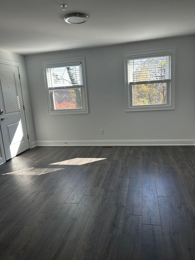 Norwalk Apartment: 132 Flax Hill Road