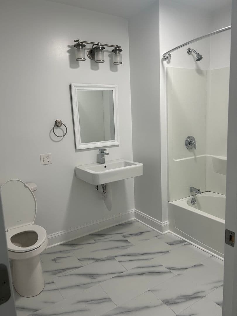 Norwalk Apartment: 132 Flax Hill Road