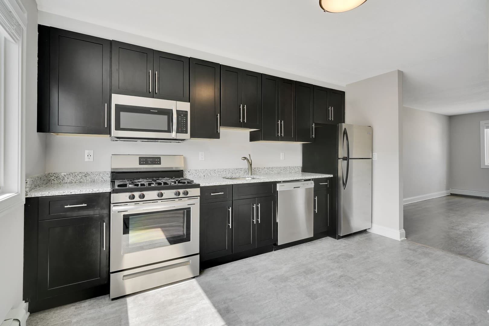 Norwalk Apartment: 21 Clinton Ave