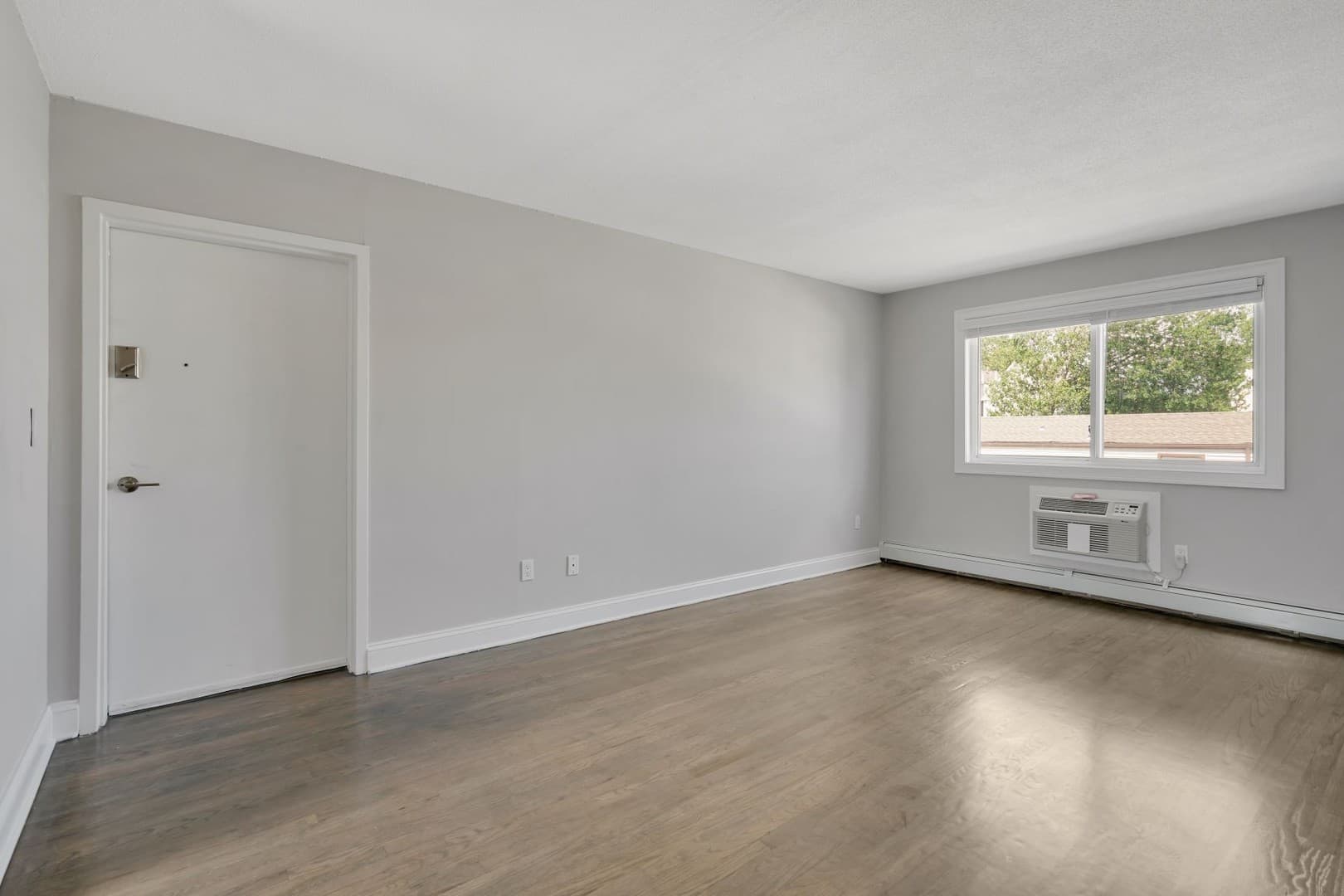 Norwalk Apartment: 21 Clinton Ave