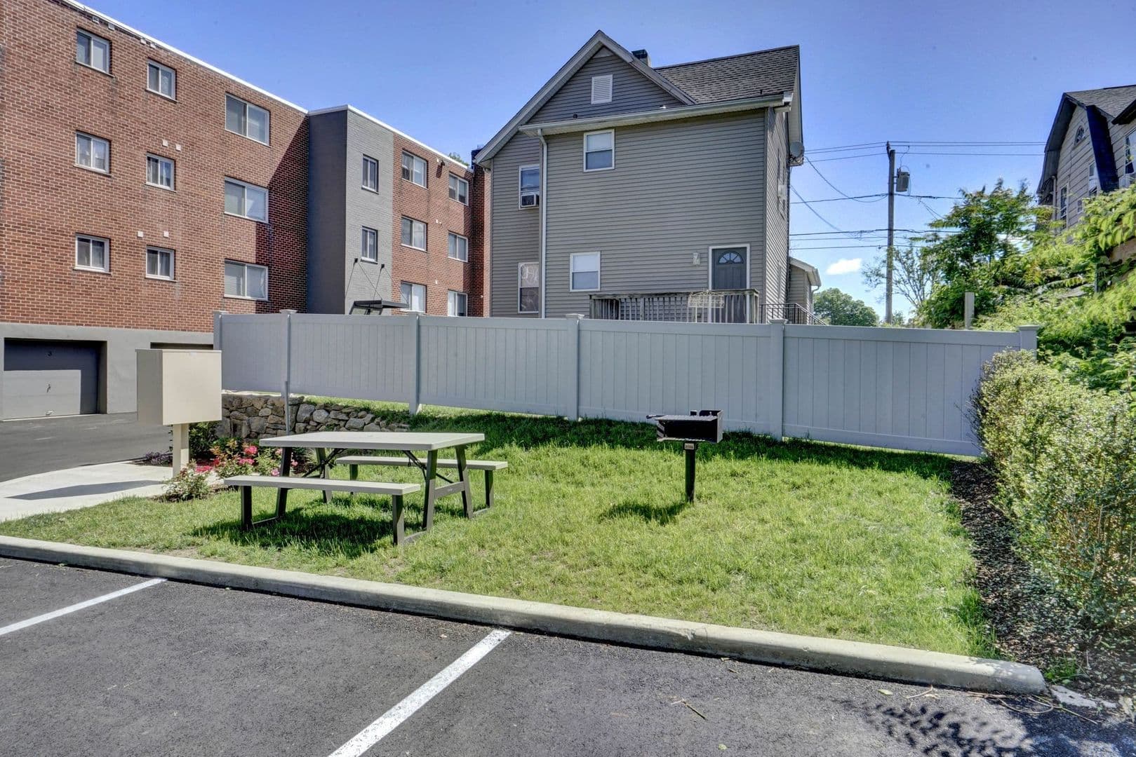 Norwalk Apartment: 21 Clinton Ave