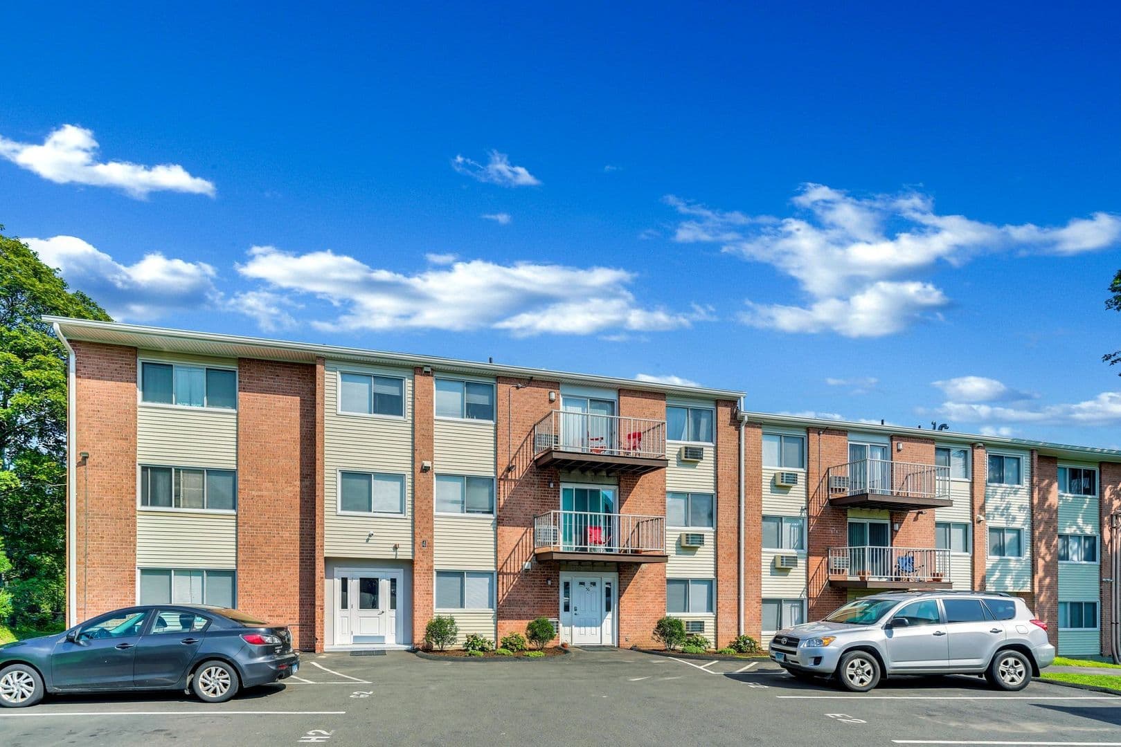 Norwalk Apartment: 204 Flax Hill Road
