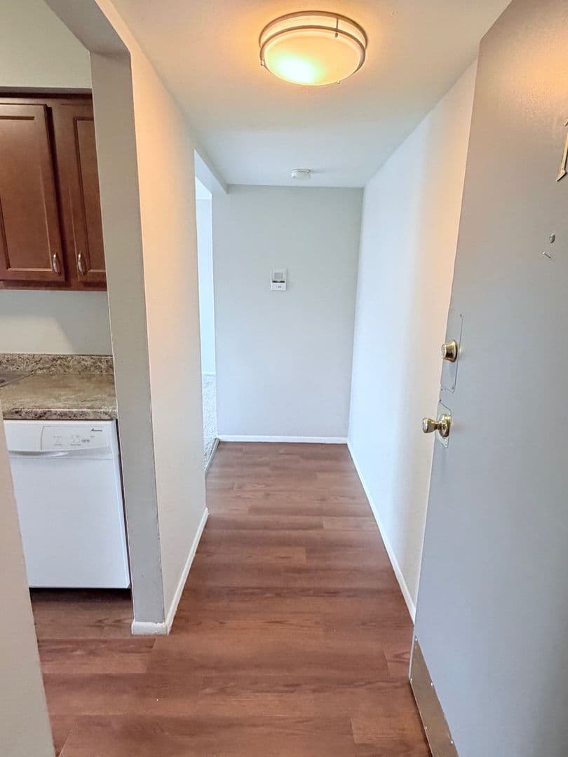 CROWN POINT Apartment: 925 Heritage Ct. #301