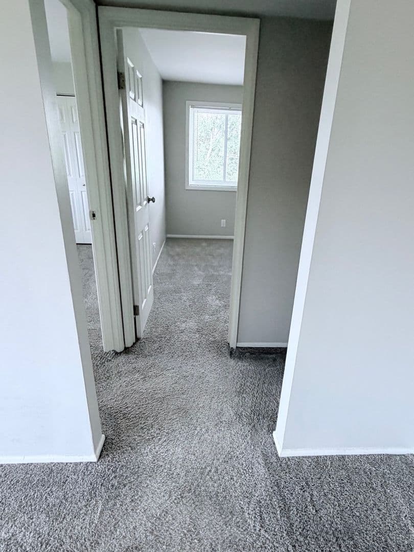 CROWN POINT Apartment: 925 Heritage Ct. #301