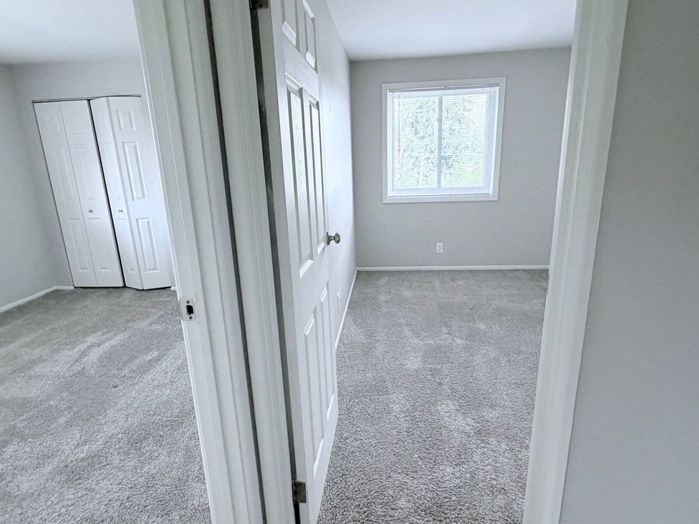 CROWN POINT Apartment: 925 Heritage Ct. #301
