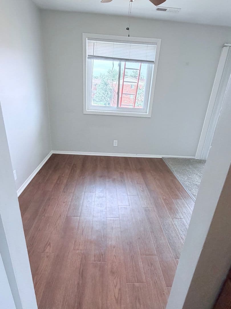 CROWN POINT Apartment: 925 Heritage Ct. #301