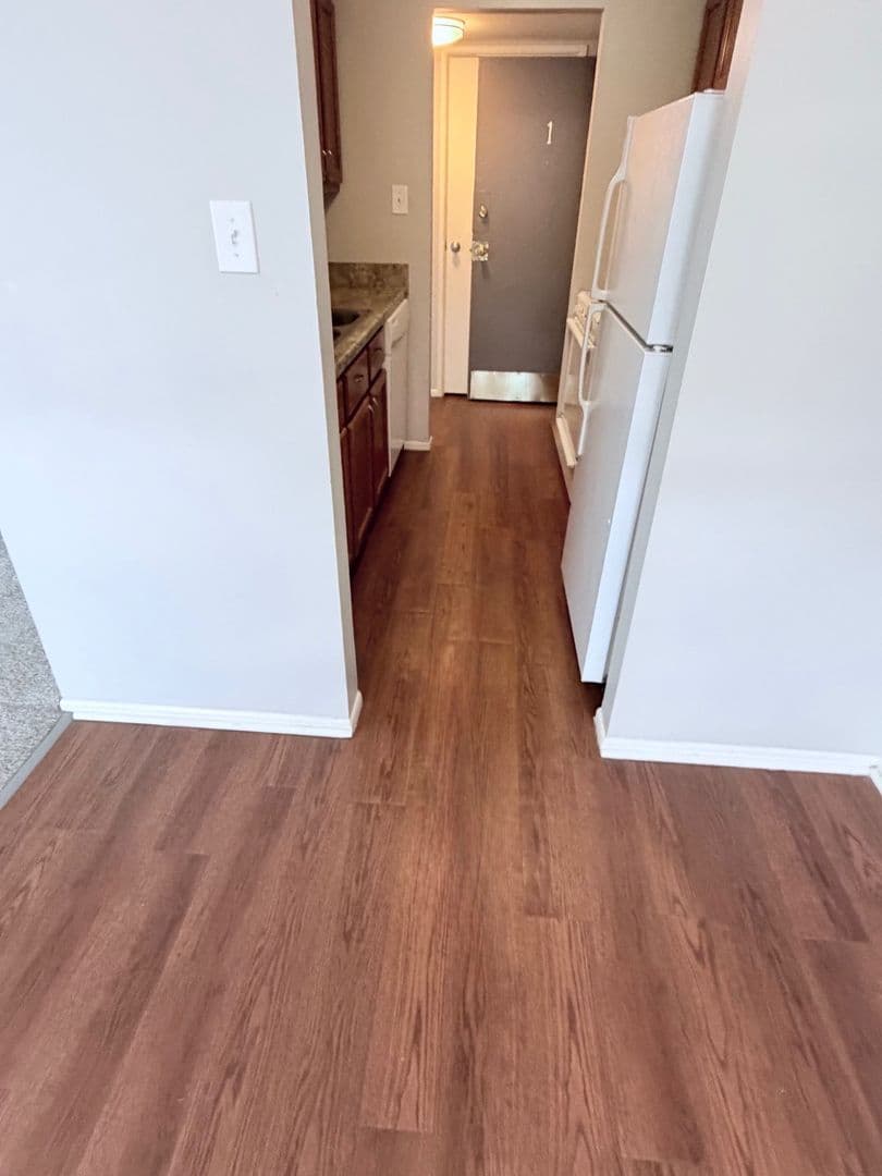 CROWN POINT Apartment: 925 Heritage Ct. #301