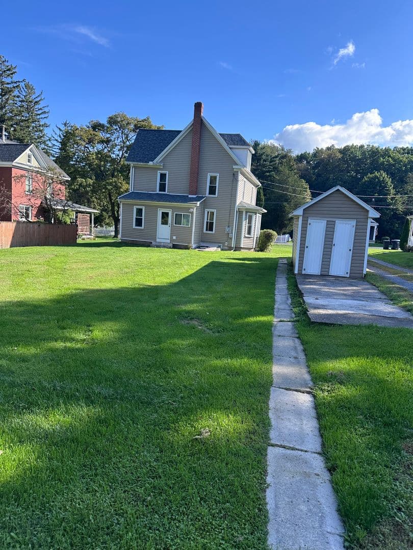 Pleasant Gap House: 214 S. Harrison Road