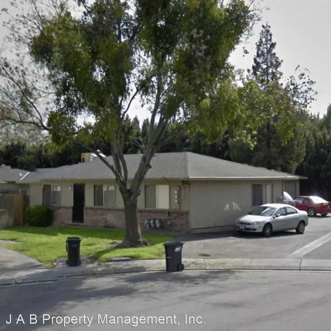 STOCKTON Apartment: 3428, 3430 & 3432 ROANOKE CT