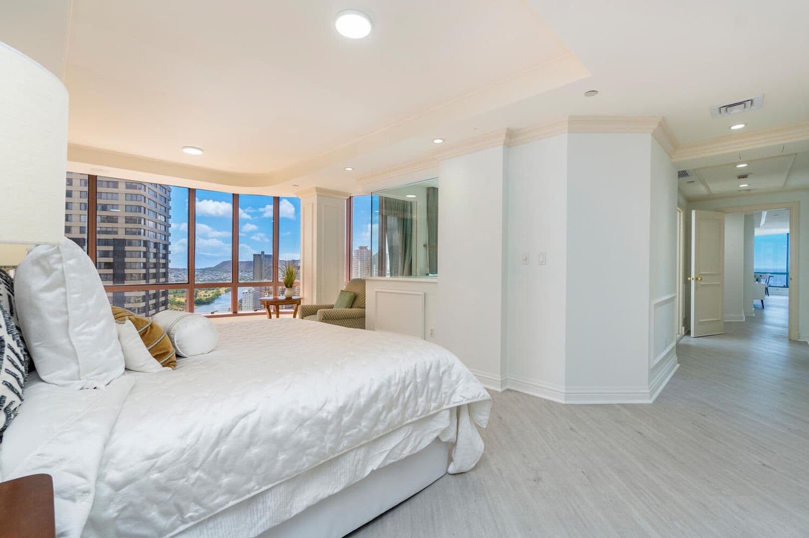 Honolulu Condo: 1888 Kalakaua Ave. Unit 3504