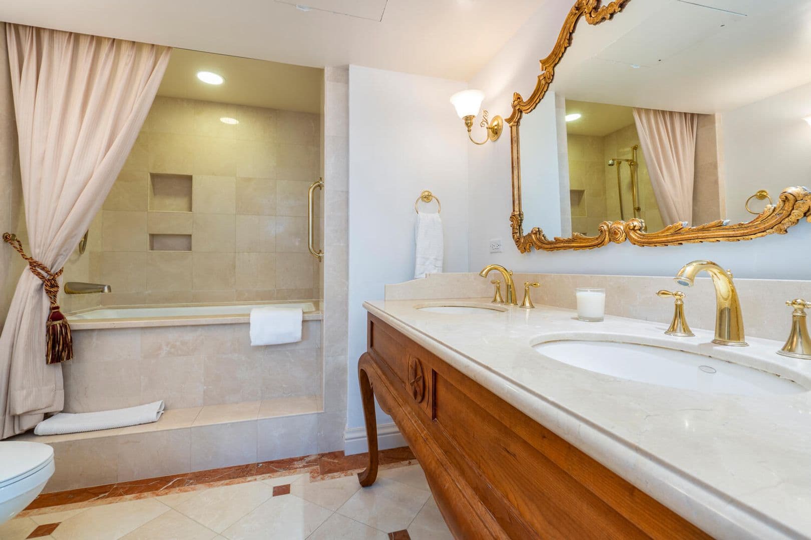 Honolulu Condo: 1888 Kalakaua Ave. Unit 3504