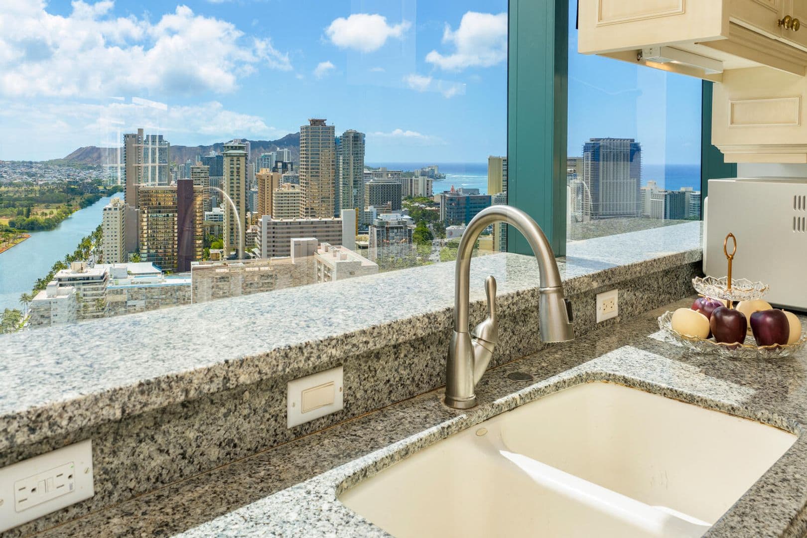 Honolulu Condo: 1888 Kalakaua Ave. Unit 3504