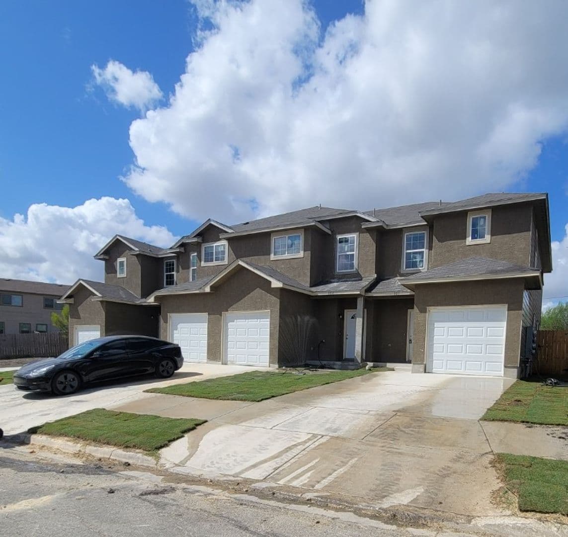 Converse Townhome: 7311 Colina Way