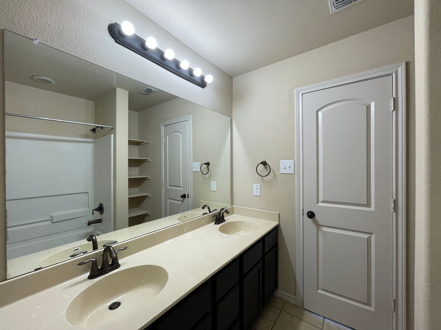 TX Townhome: 166 Creekside Villa Drive