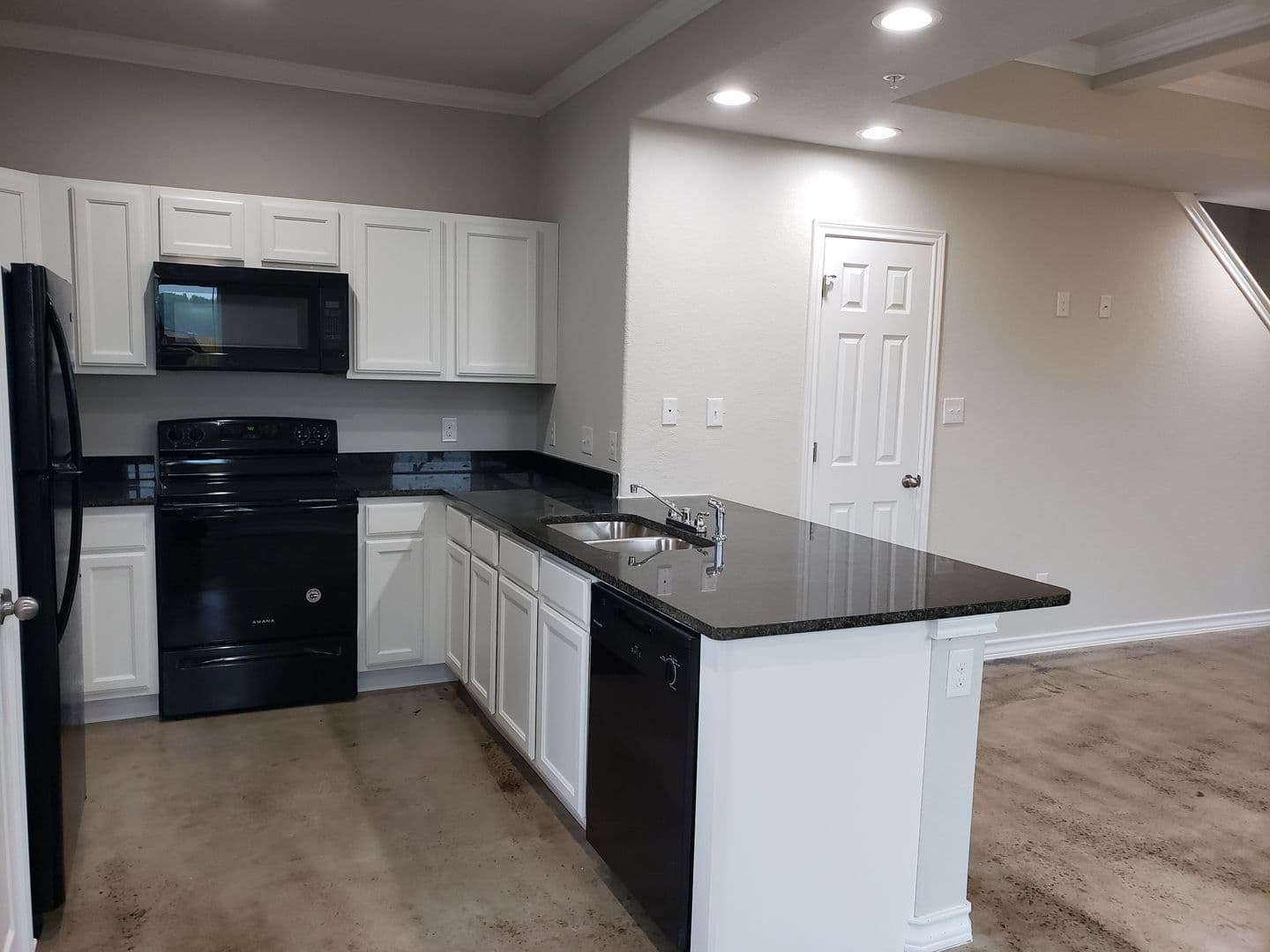 Selma Townhome: 16914 Showdown Path - 4