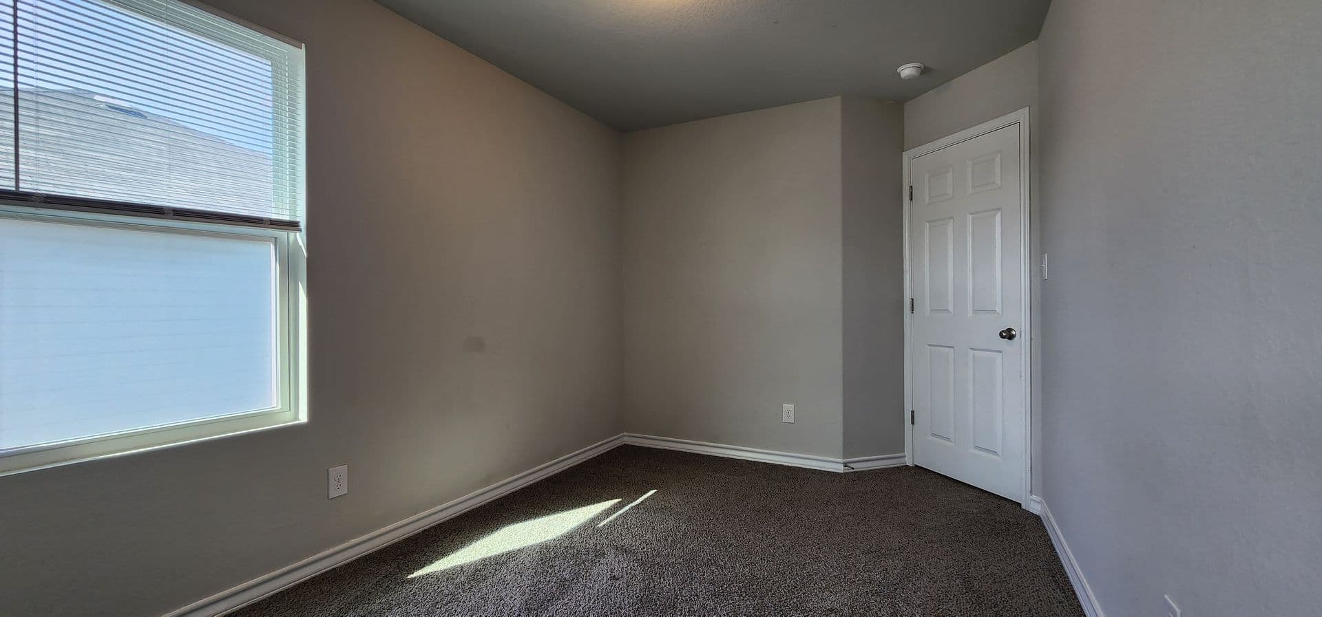 Selma Apartment: 16913 Showdown Path