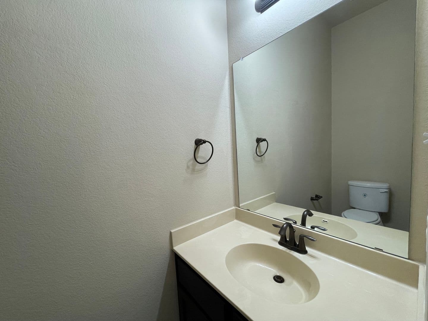 TX Townhome: 166 Creekside Villa Drive