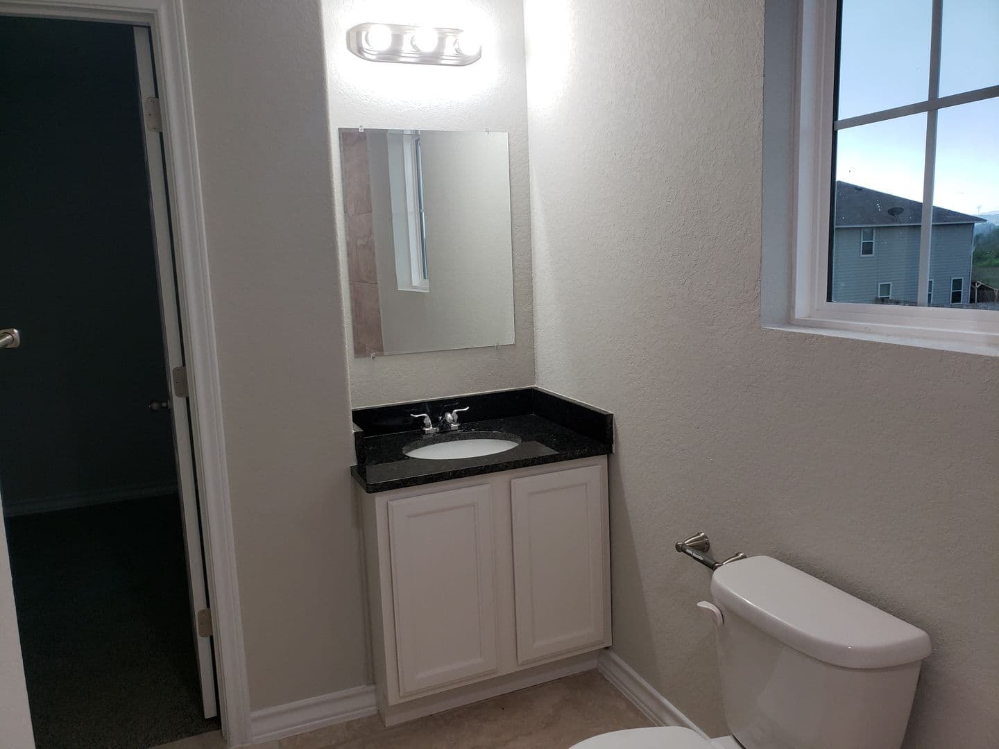 Selma Townhome: 16914 Showdown Path - 4