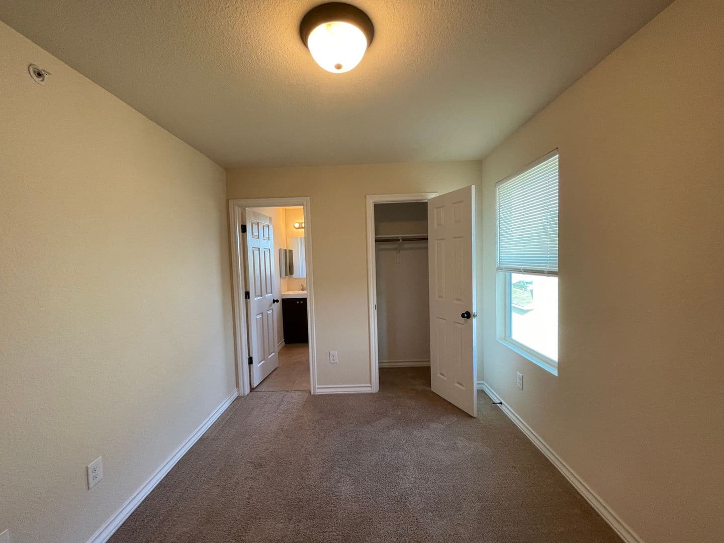 Selma Townhome: 16833 Showdown Path - 4