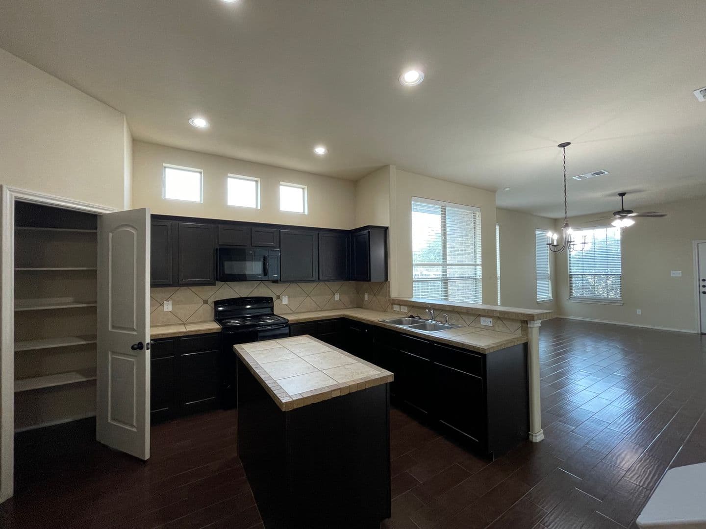 TX Townhome: 166 Creekside Villa Drive