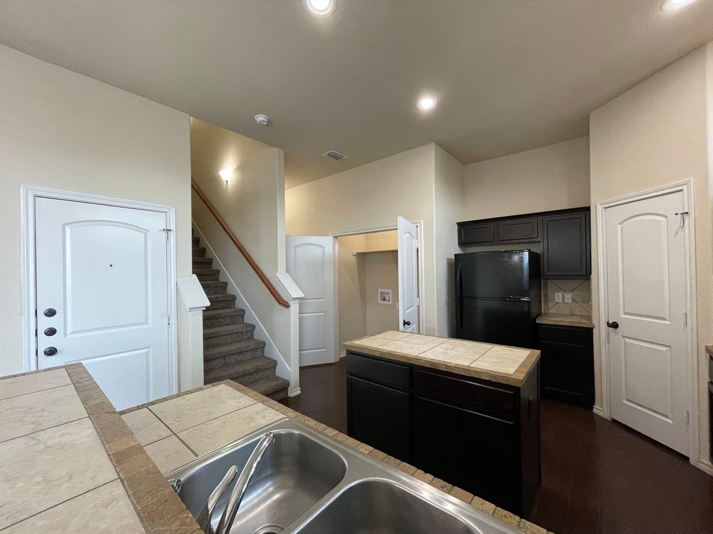 TX Townhome: 166 Creekside Villa Drive