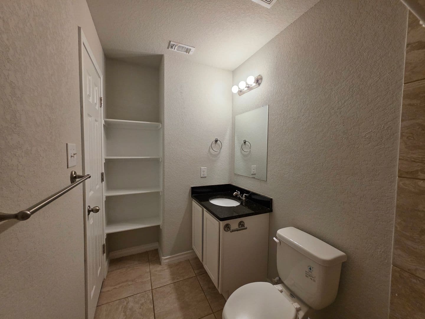 Selma Apartment: 16913 Showdown Path