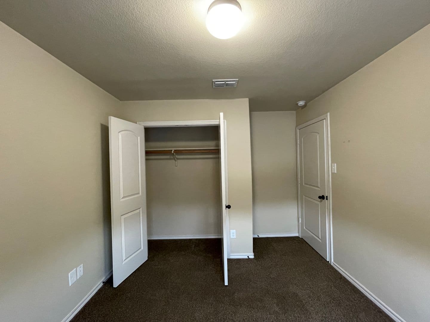 TX Townhome: 166 Creekside Villa Drive