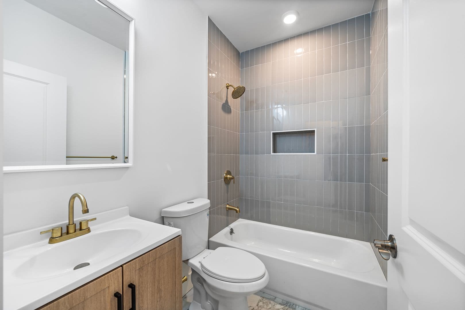 Philadelphia Apartment: 869 N 43rd St
